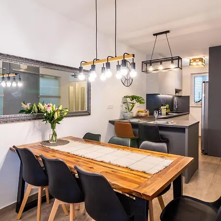 The One Apartment Split