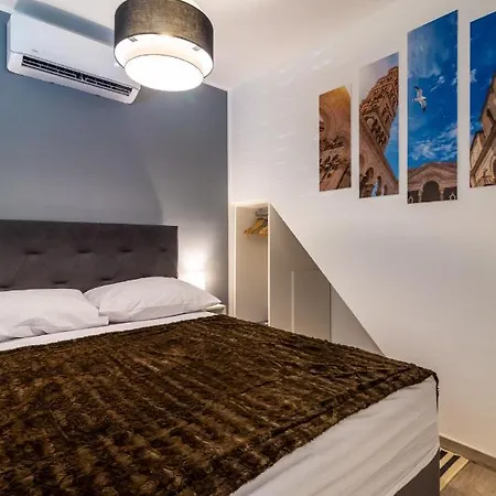 The One Apartment Split