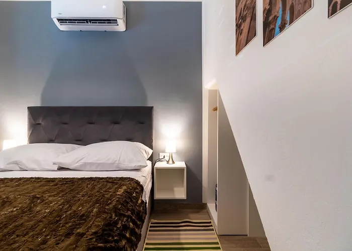 The One Διαμέρισμα Σπλιτ